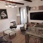 Beautiful Old Town Flat, Near The Nice