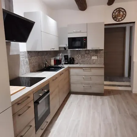 Beautiful Old Town Flat, Near The