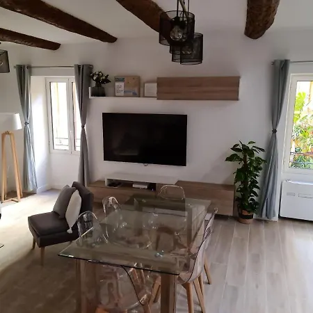 Beautiful Old Town Flat, Near The * Nice