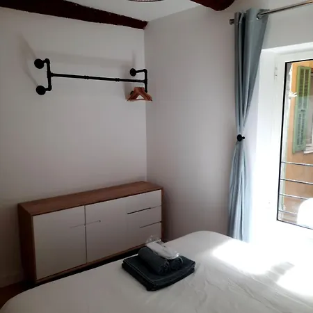 Apartment Beautiful Old Town Flat, Near The Nice
