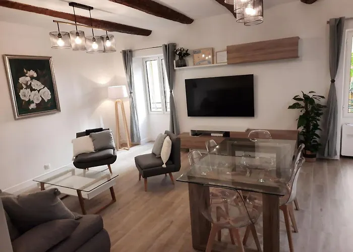 Appartement Beautiful Old Town Flat, Near The *