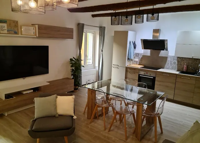 Appartement Beautiful Old Town Flat, Near The *